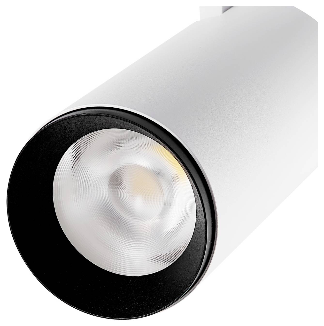 Spot LED cylindrique blanc avec un cadre frontal noir et une lentille transparente, présenté sur un fond blanc uni.