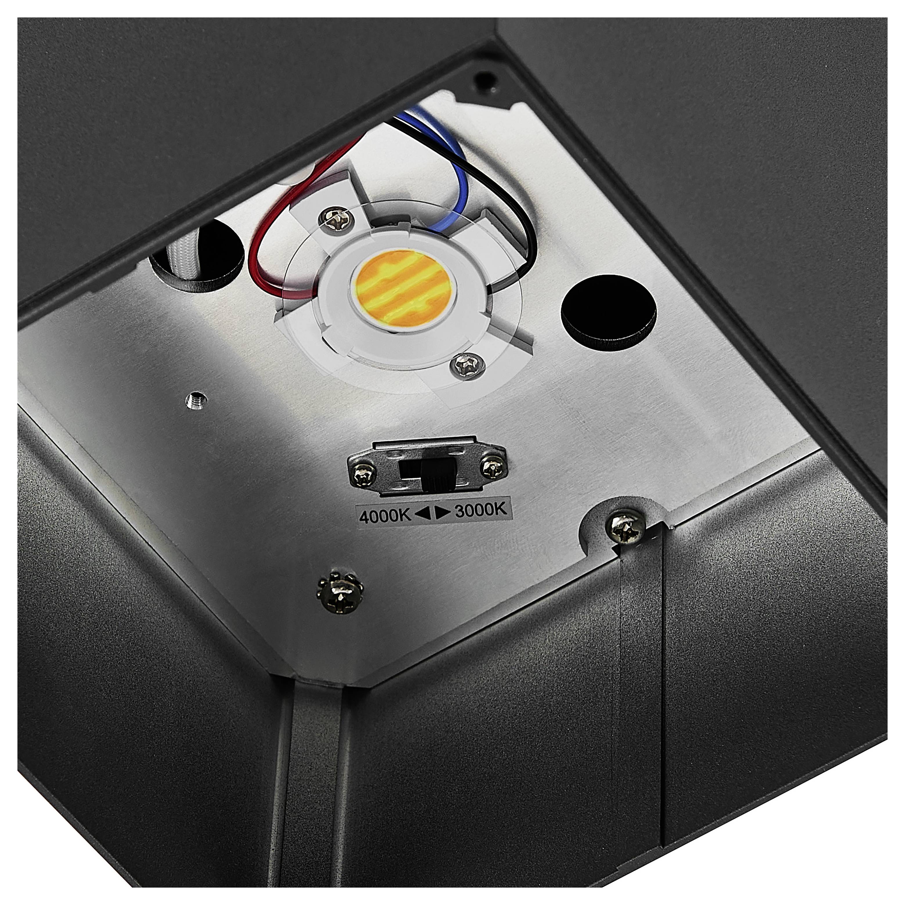 Gros plan de l'intérieur d'un luminaire montrant un module LED central, des câbles de connexion et un commutateur de température de couleur étiqueté 4000K et 3000K.