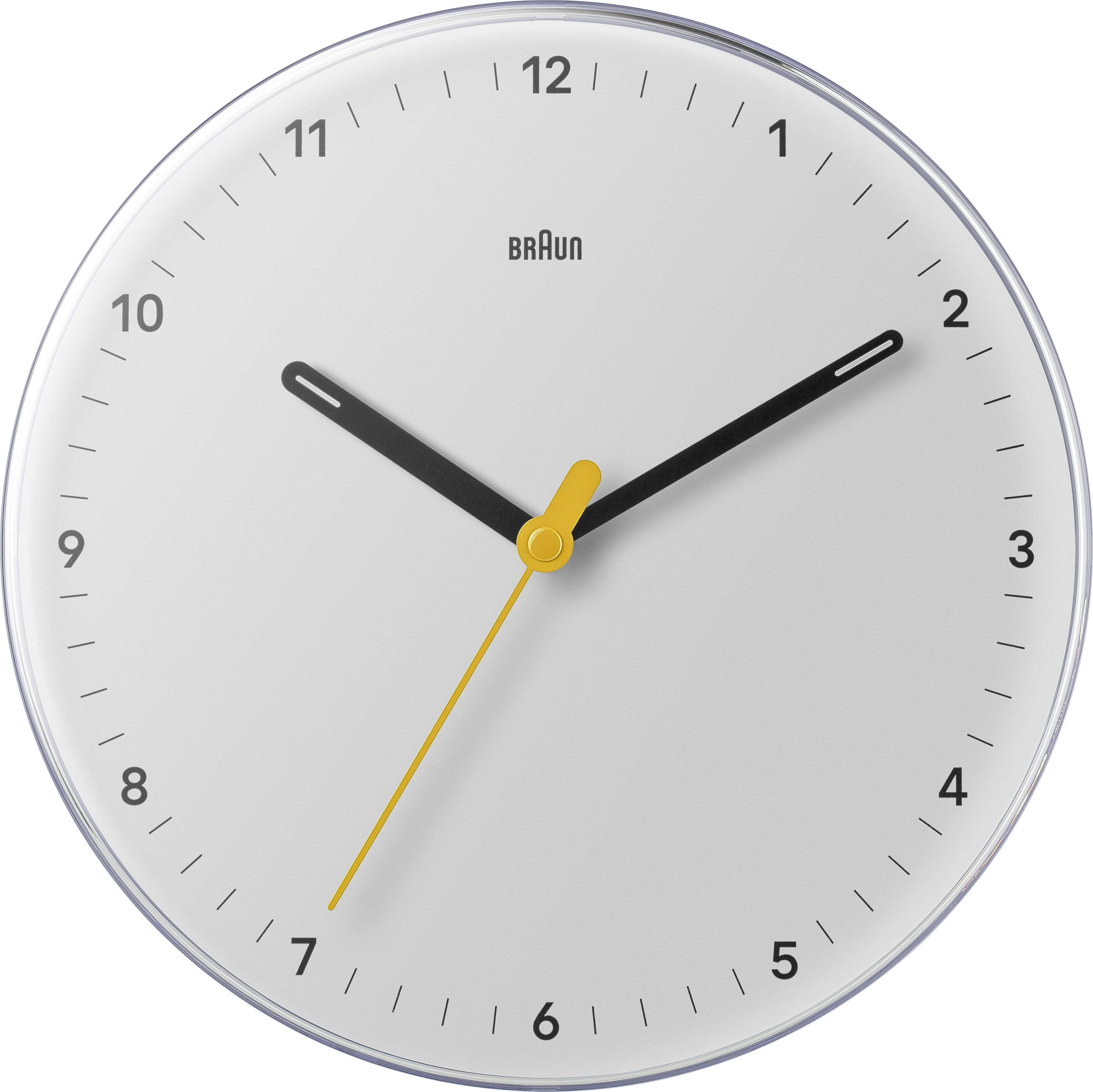 Horloge murale Braun analogique affichant environ 10:10, avec une trotteuse jaune près de 7.