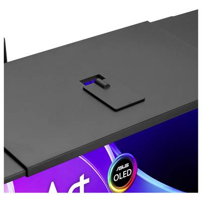 Gros plan du couvercle noir d'un ordinateur portable ASUS OLED avec une petite webcam montée en haut et un logo « ASUS OLED » lumineux sur l'écran en dessous.