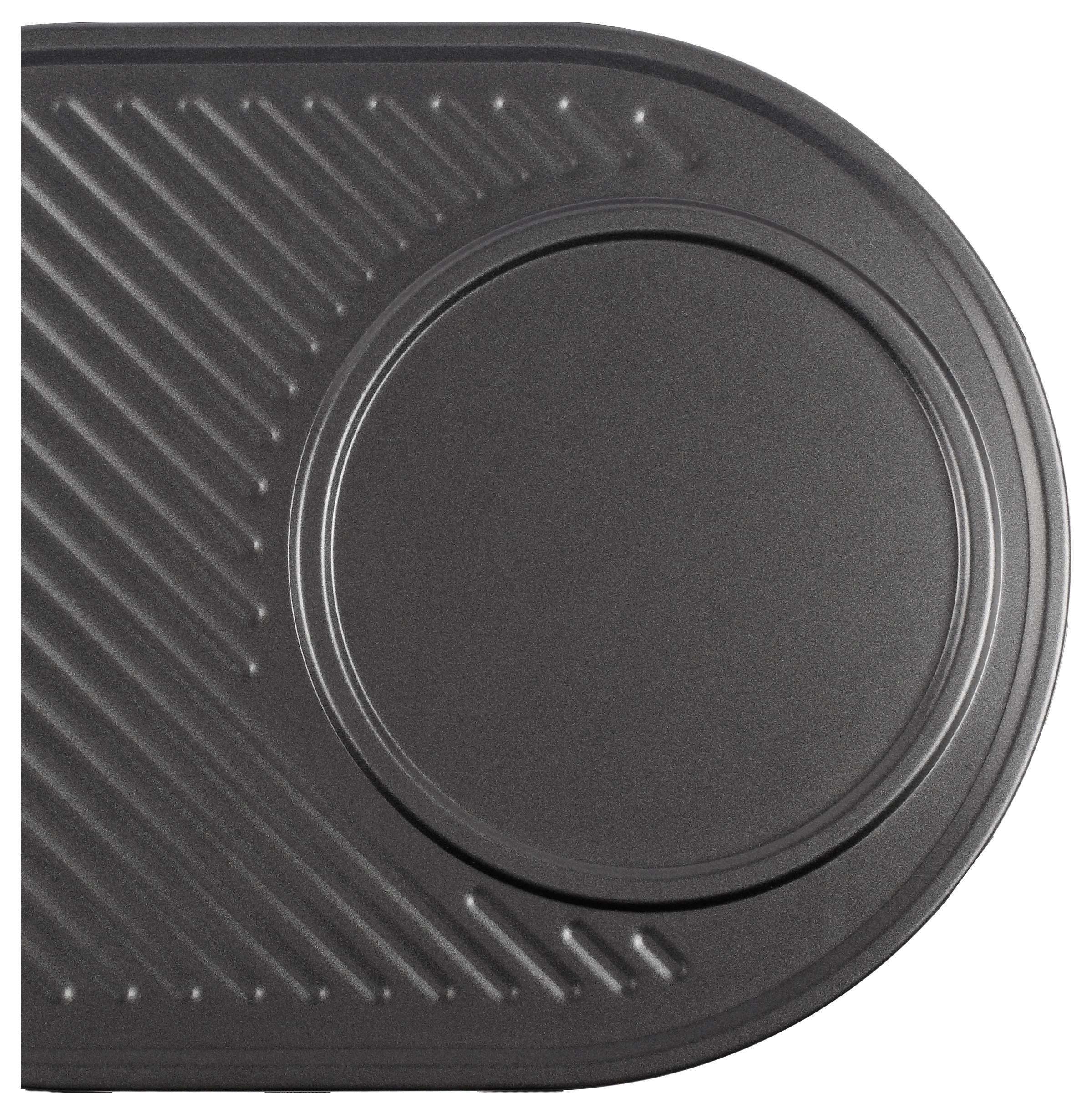 Poêle de gril antiadhésive noire avec une surface de cuisson à nervures et une section circulaire lisse à une extrémité.