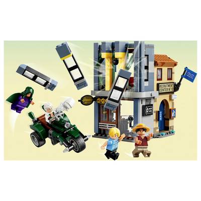 Scène LEGO d'une poursuite aérienne avec une moto verte, des figurines et un bâtiment « Centre de Recrutement » frappé par des panneaux qui explosent.