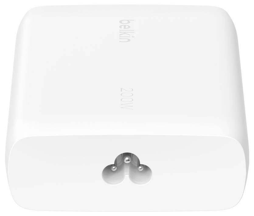 Adaptateur d'alimentation Belkin blanc de 200 W présenté de face, avec prise à trois broches et marquage discret « belkin » et « 200 W ».