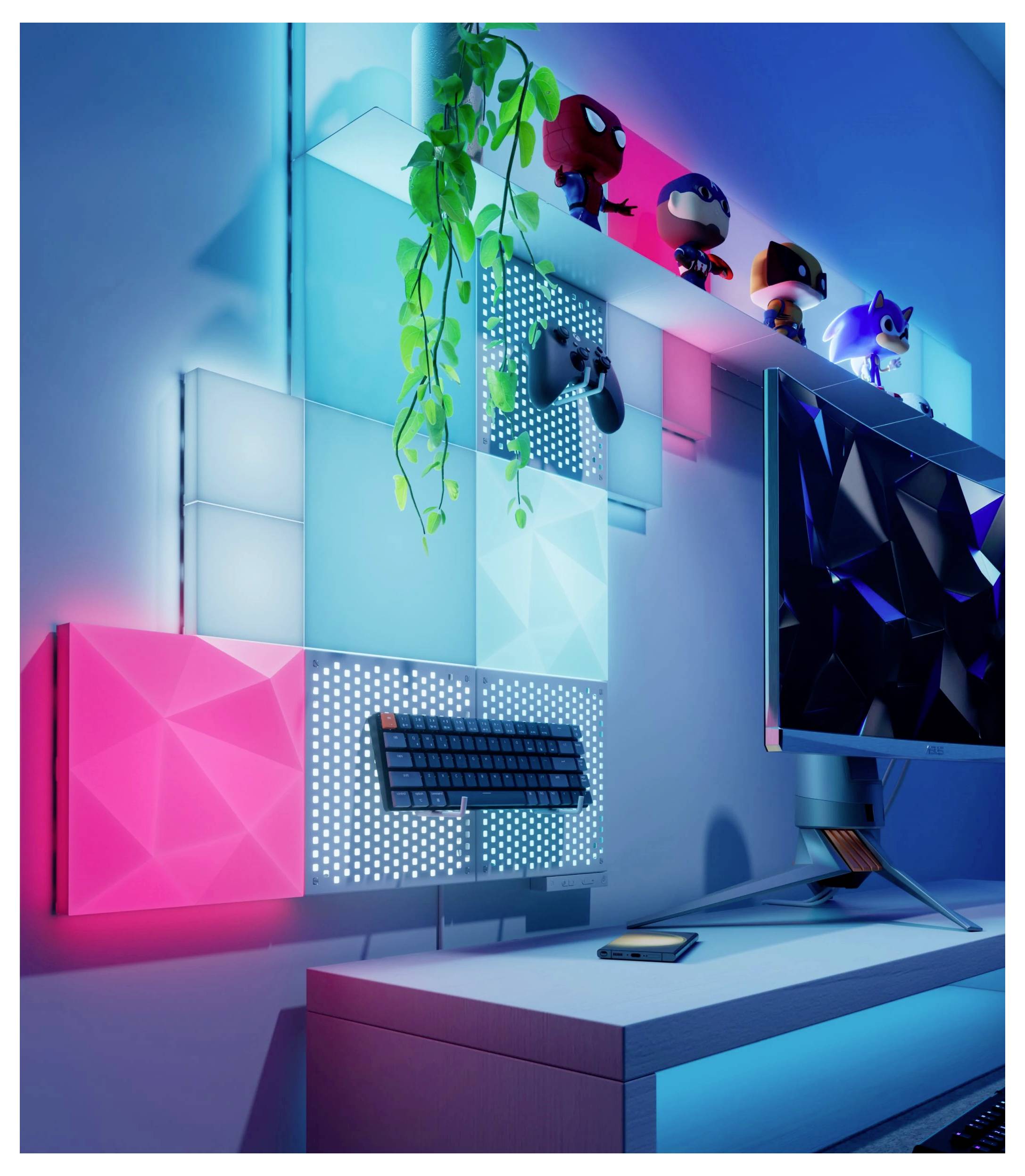 Configuration de bureau de jeu futuriste avec un moniteur, un clavier, une manette et des panneaux muraux éclairés par des LED colorées, plus de petites figurines sur le dessus.