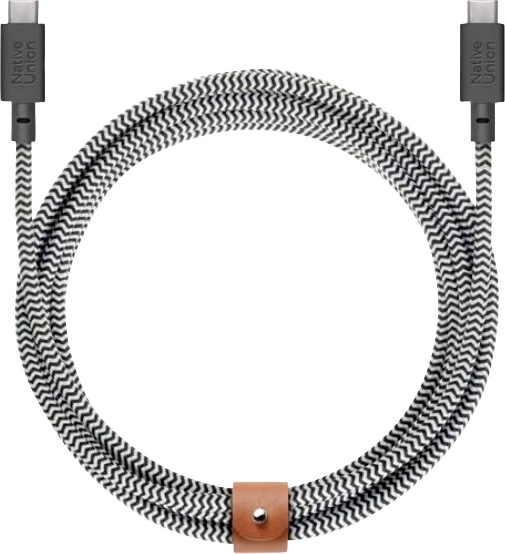 Câble de recharge USB-C tressé enroulé en cercle, avec des connecteurs aux deux extrémités et une sangle de style cuir le maintenant fermé.