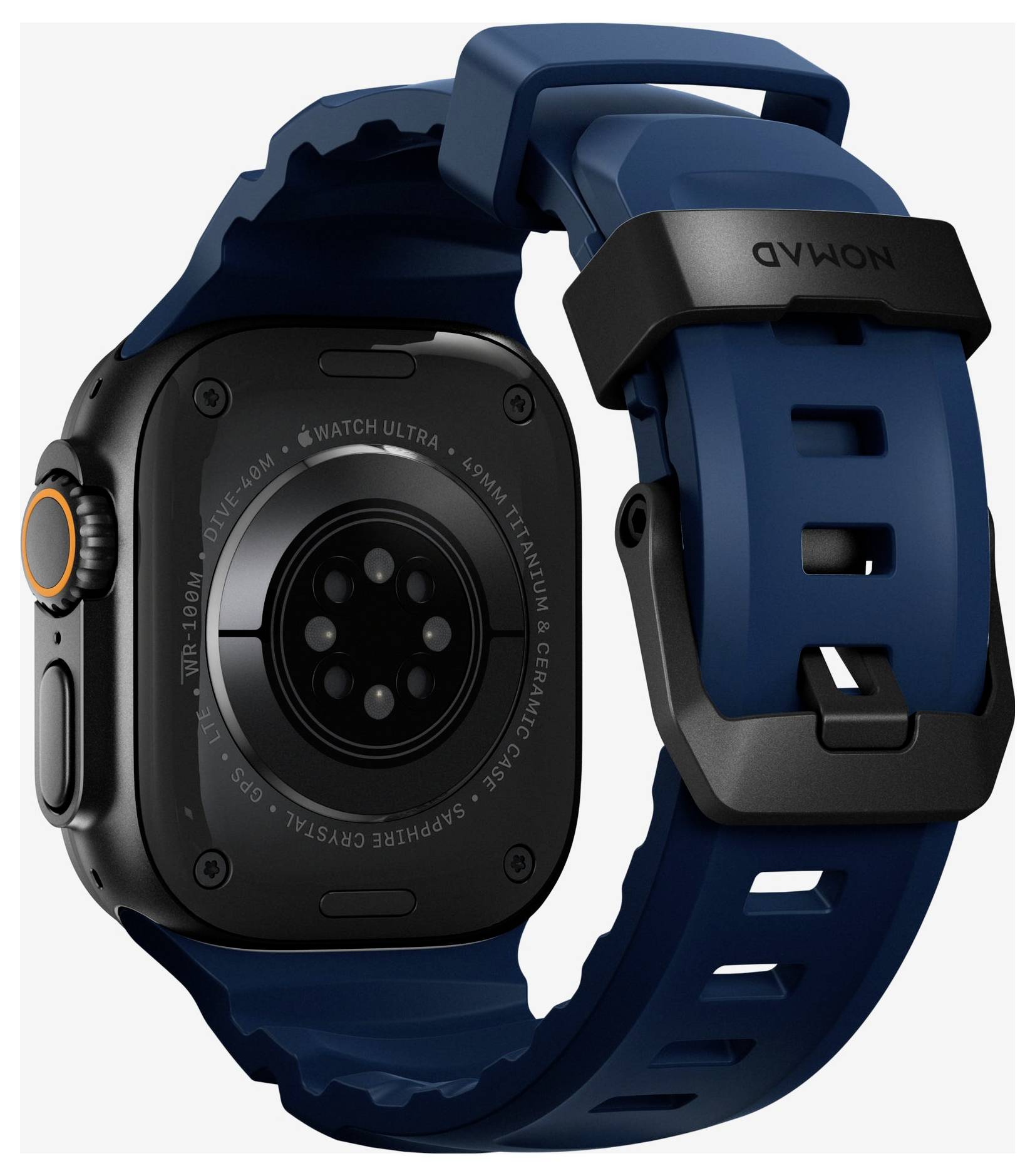 Vue arrière d'une Apple Watch Ultra noire et bleue montrant le réseau de capteurs, la couronne orange et le bracelet sport bleu.