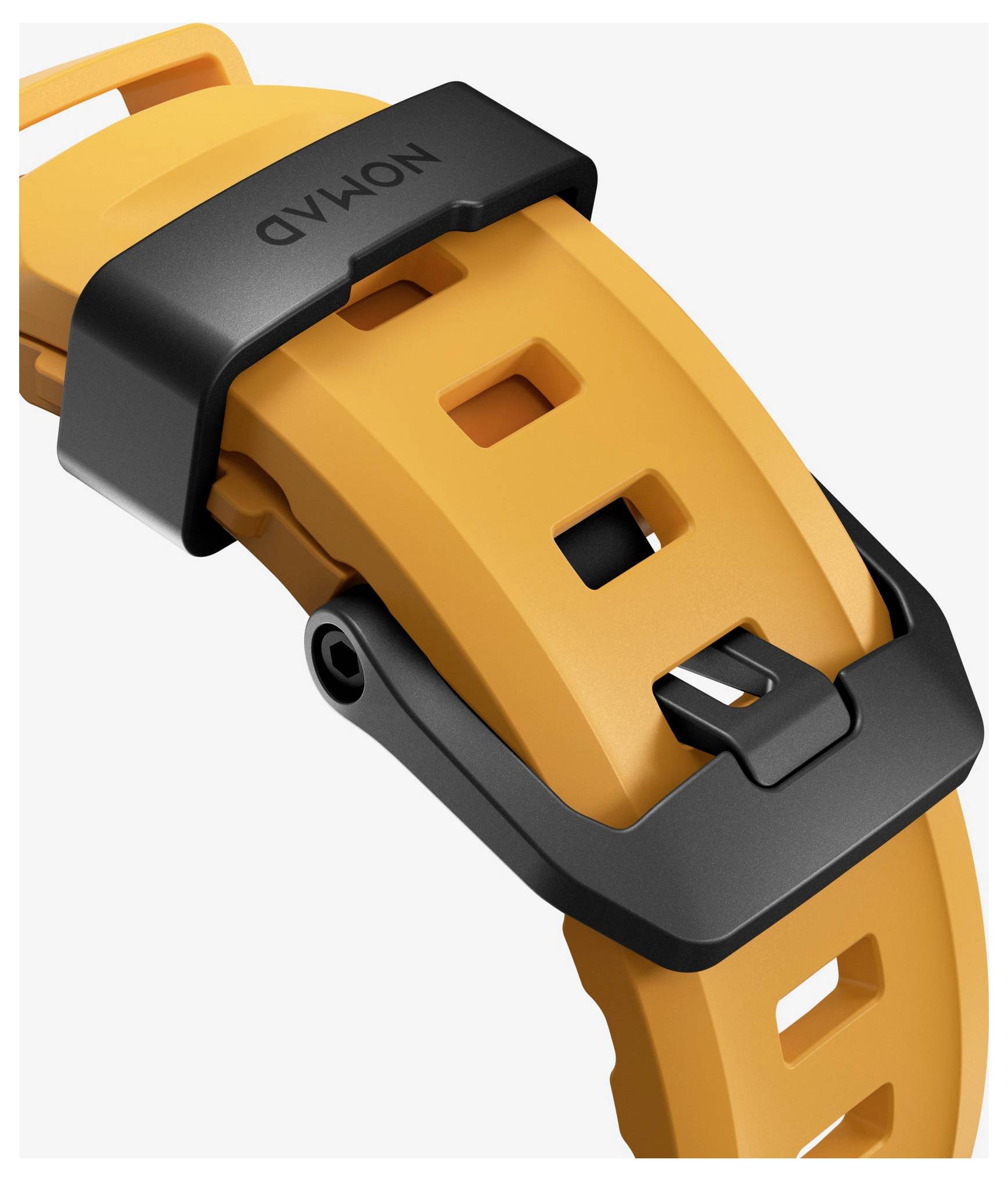Gros plan d'un bracelet de montre orange avec fermoir et boucle noirs, montrant le design perforé du bracelet et la marque « NOMAD ».