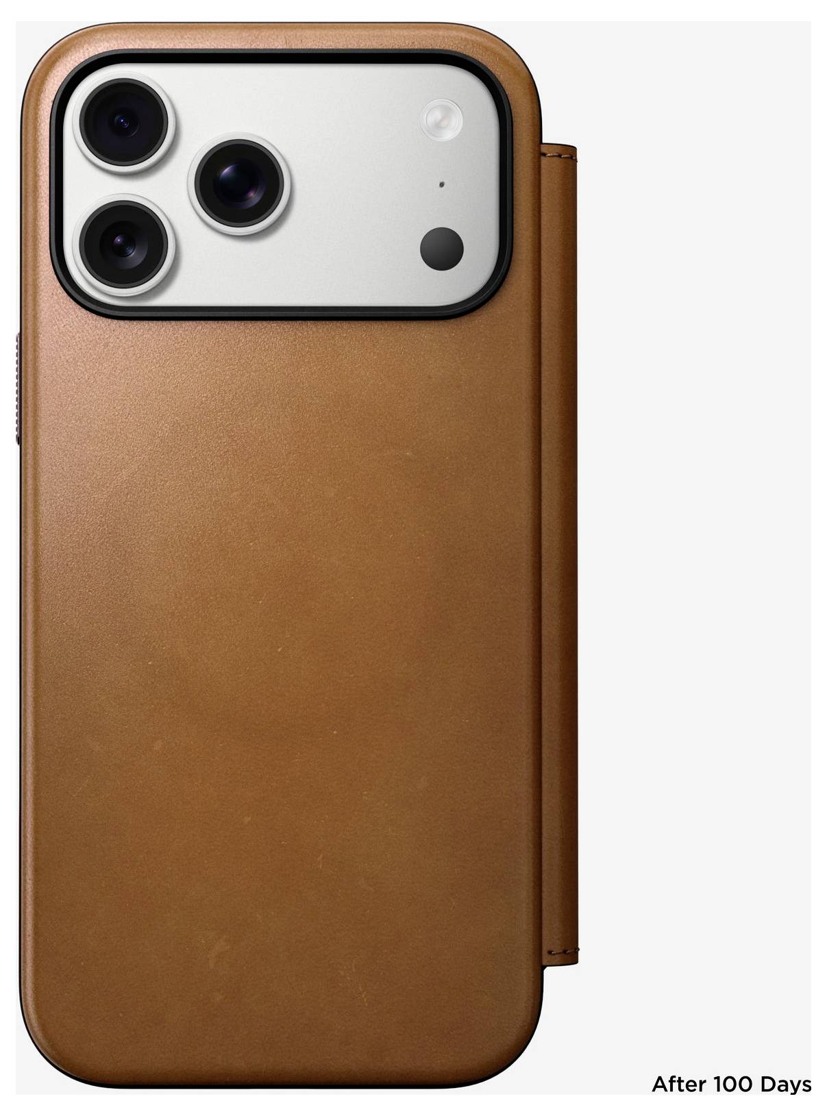 Étui pour iPhone en cuir marron montré après 100 jours, avec usure visible autour de la découpe de la caméra et des bords.