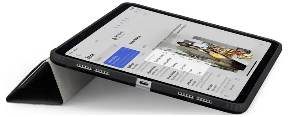 Une tablette dans un support de folio noir affiche un document ou une page Web avec des blocs de texte et un aperçu d'image coloré.