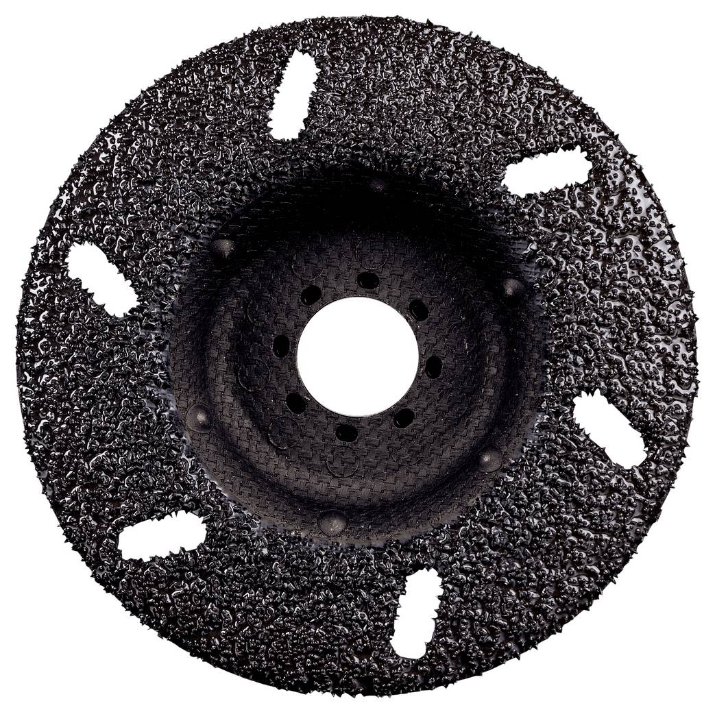 Un disque abrasif de meulage noir et rond avec un trou central et plusieurs fentes découpées, présenté sur un fond blanc.