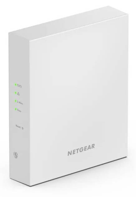 Boîtier blanc de routeur/modem NETGEAR présenté en position verticale avec quatre voyants d'état verts sur le bord gauche et logo NETGEAR sur le devant.
