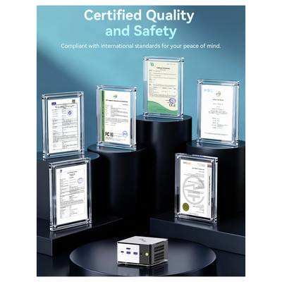 Vitrine de produit intitulée « Qualité et Sécurité Certifiées » avec plusieurs certificats de conformité affichés autour d'un petit appareil électronique sur un piédestal.