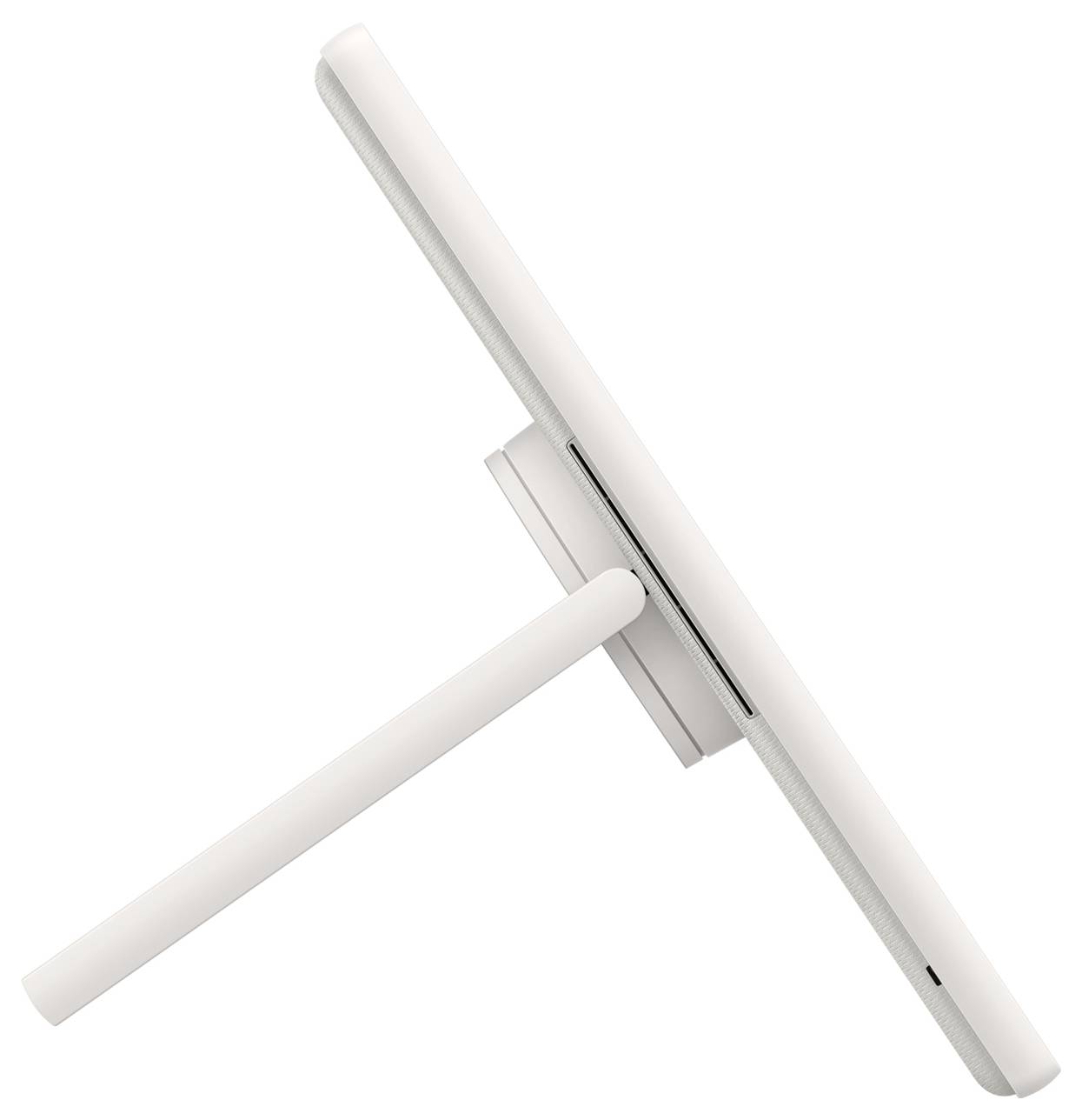 Vue latérale d'un écran blanc mince ou d'une tablette sur un socle, incliné vers le haut sur un fond blanc uni.
