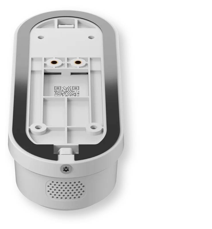 Vue inférieure d'un boîtier de dispositif électronique blanc ou de capteur montrant des trous de montage, des fentes de connecteur, un code QR et une grille de haut-parleur.