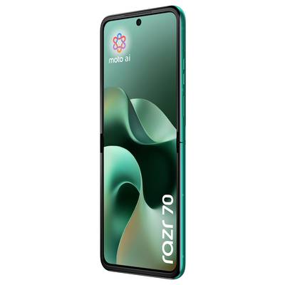 Un smartphone Motorola affichant le logo Moto AI sur un fond d'écran abstrait vert avec le texte « razr 70 » à l'écran.