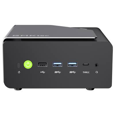 Vue de face d'un petit mini PC GMKtec noir montrant le bouton d'alimentation, les ports USB, deux ports USB-C et la prise casque sur le panneau avant.