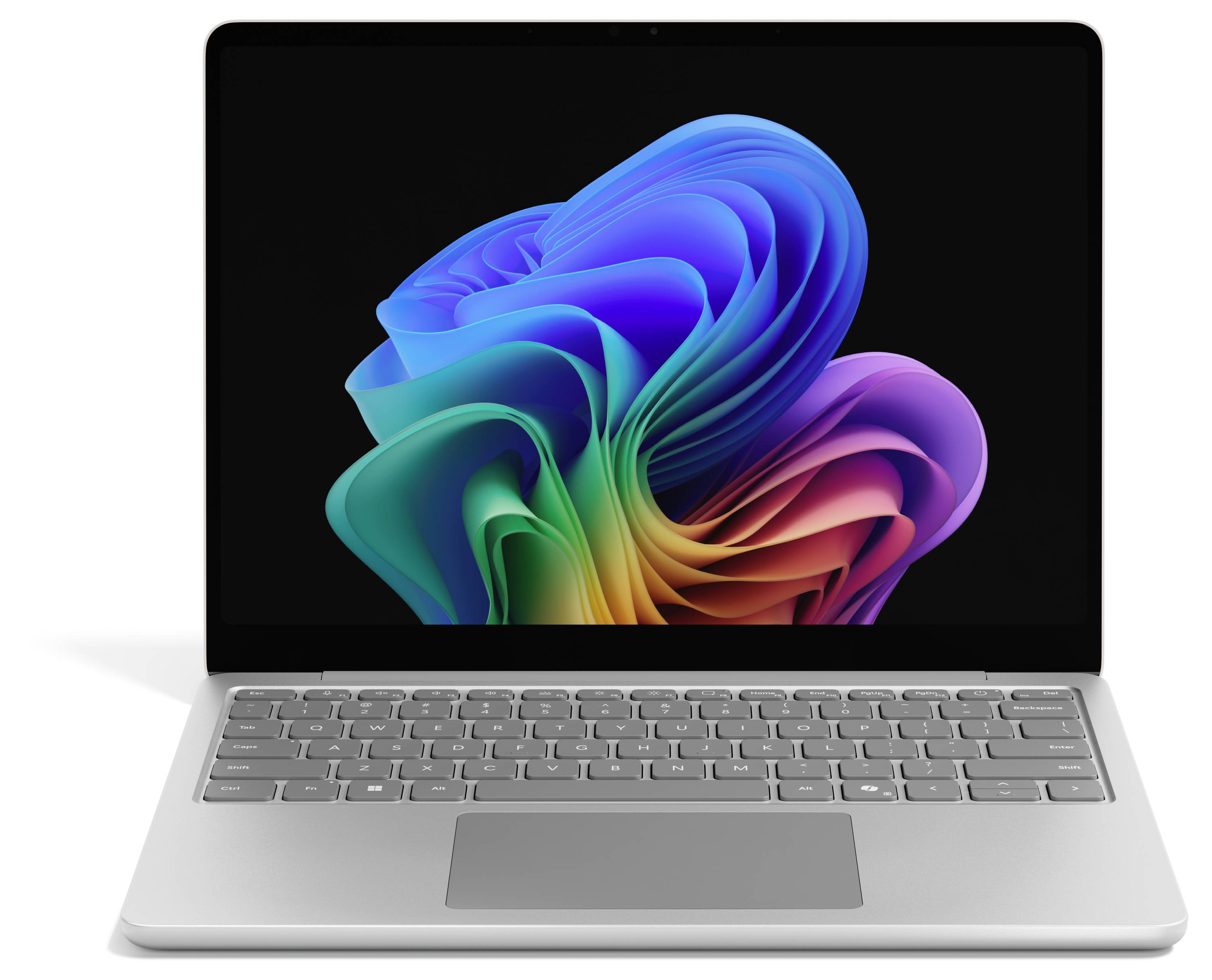 Vue de face d'un ordinateur portable argenté avec un clavier gris et un fond d'écran aux motifs abstraits multicolores et tourbillonnants sur l'écran.