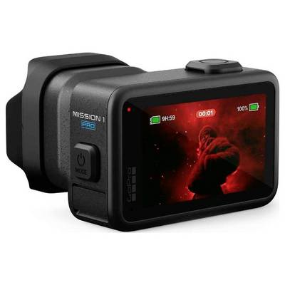 Caméra d'action GoPro HERO Mission 1 Pro présentée selon un angle avant-gauche, avec l'écran arrière affichant une scène d'action rouge et des icônes d'enregistrement/statut.