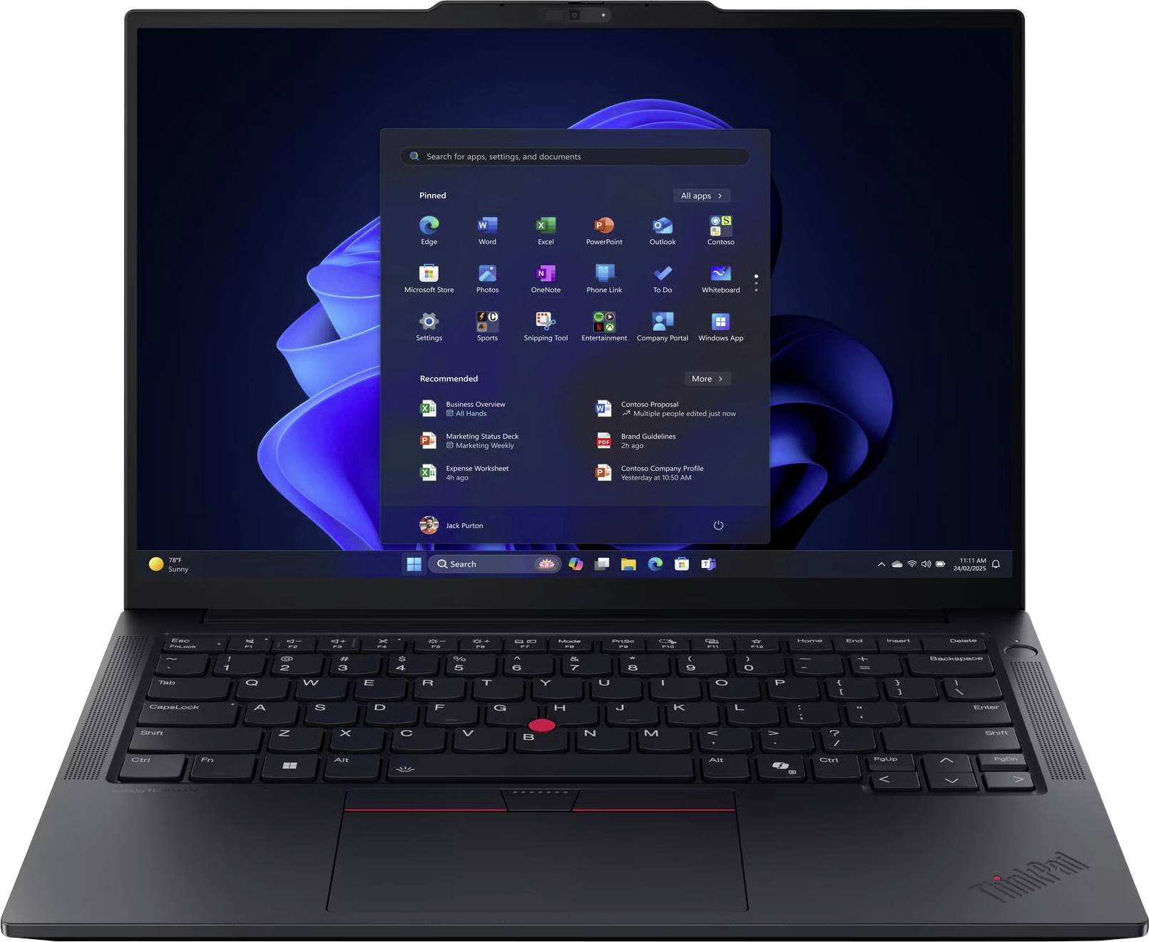 Ordinateur portable Lenovo ThinkPad noir affichant le bureau Windows 11 et le menu Démarrer à l'écran