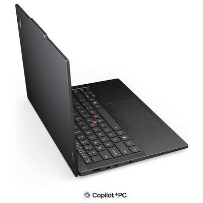 Ordinateur portable Lenovo ThinkPad noir présenté ouvert sous un angle, avec le logo « Copilot+ PC » en dessous.