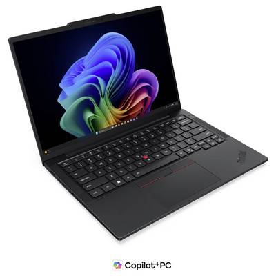 Ordinateur portable Lenovo noir affiché ouvert selon un angle avec le bureau Windows et le logo « Copilot+PC » en dessous.