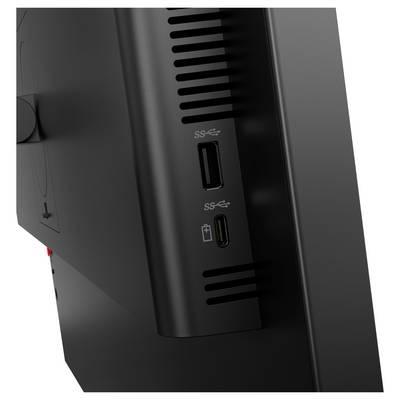 Gros plan du panneau avant du boîtier informatique noir avec ports USB-A et USB-C et fentes de ventilation.