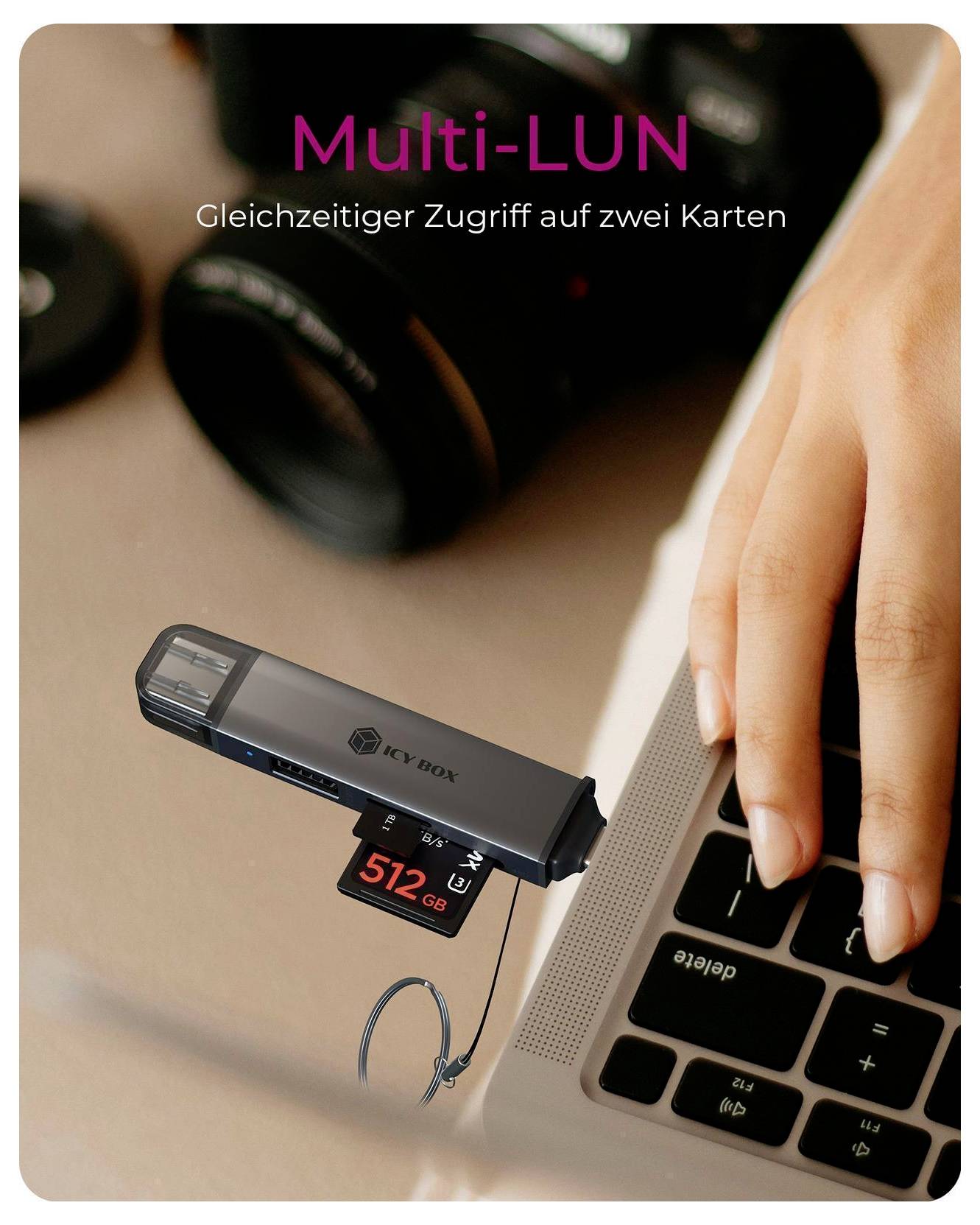 Lecteur de cartes USB Multi-LUN inséré dans un ordinateur portable avec une carte de 512 Go ; le texte indique « Multi-LUN » et « Accès simultané à deux cartes » indiquant un accès simultané à deux cartes.