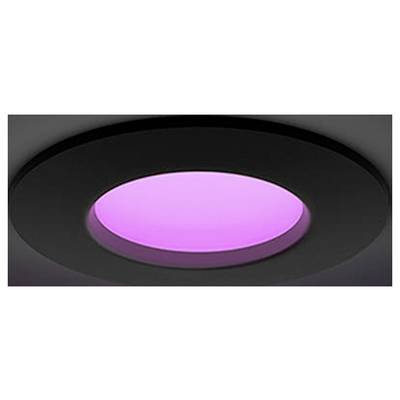 Gros plan d'un spot encastré au plafond de forme ronde avec un centre rose-violet lumineux fixé dans un boîtier gris foncé.