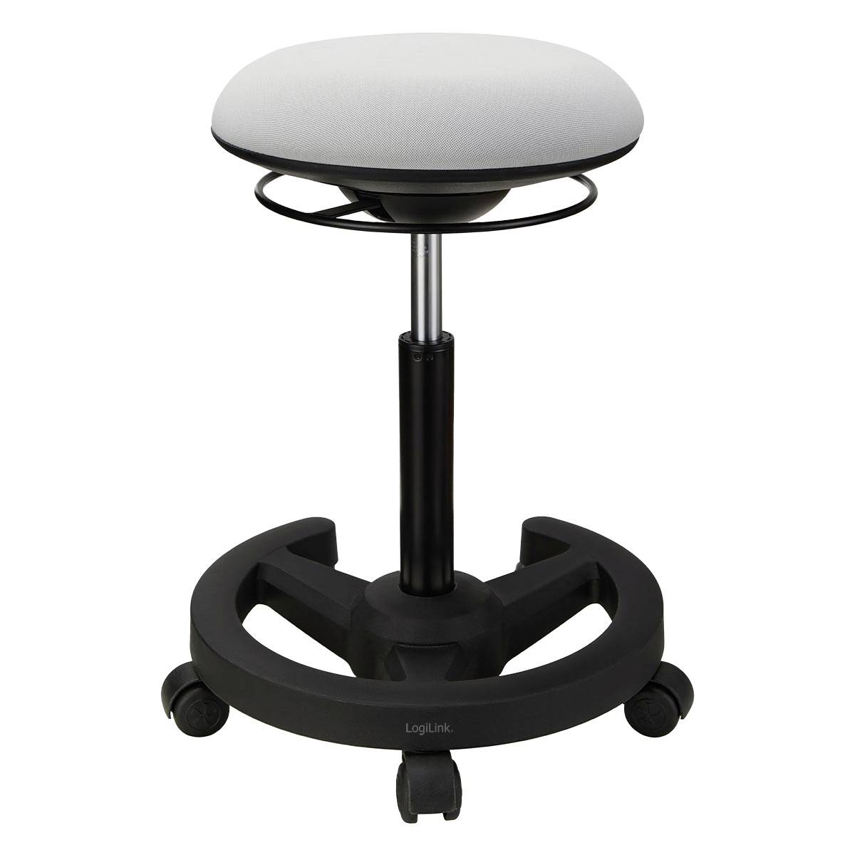 Un tabouret roulant ergonomique noir avec un siège de selle rembourré gris et un repose-pieds sur un fond blanc.