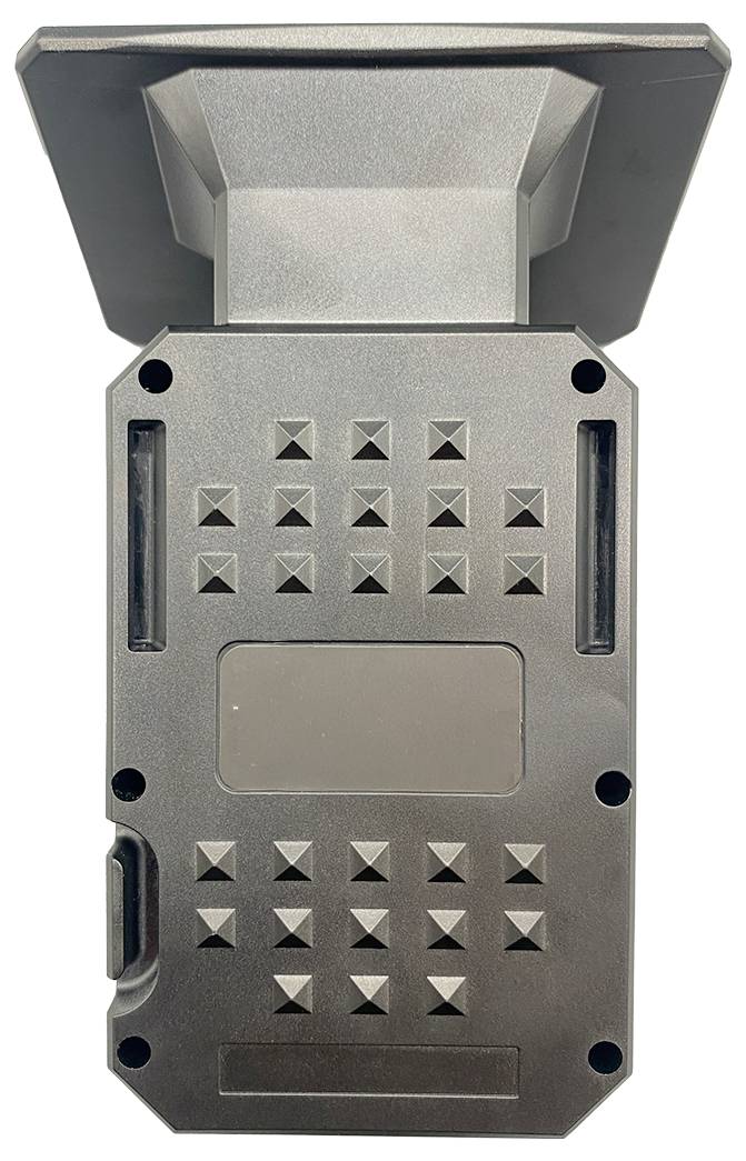 Vue de face d'un module de dispositif électronique gris avec un capot supérieur, une face ventilée, des fentes latérales et des trous de montage sur un fond blanc.