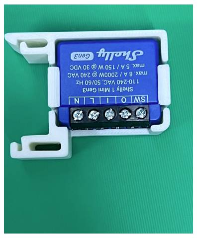 Module de commande LED bleue dans un support blanc, avec six bornes à vis étiquetées SW, O, L et N sur un fond vert.