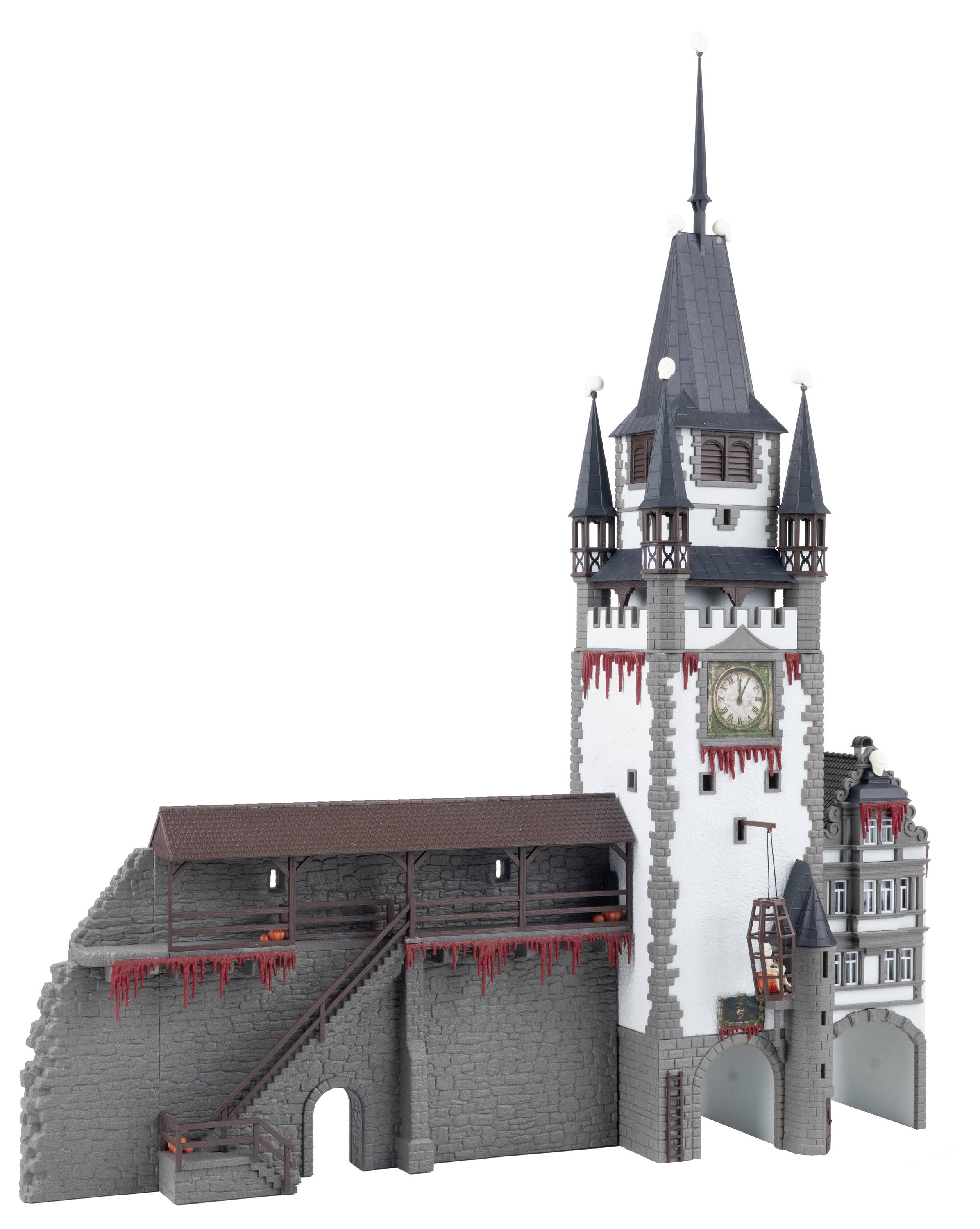 Maquette de château fantastique effrayant avec une haute tour d'horloge, des murs en pierre grise, des flèches pointues et des accents rouges dégoulinants, présentée sur un fond blanc.
