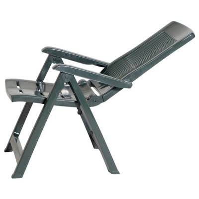 Chaise longue pliante verte présentée en vue latérale sur un fond blanc.