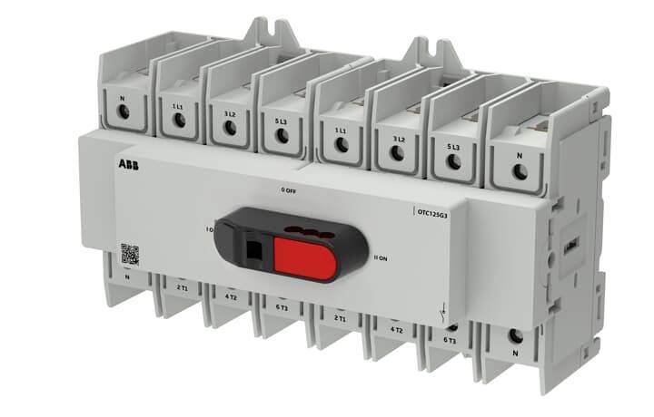Commutateur de transfert automatique ABB avec plusieurs connexions de bornes et un levier de commande manuel ON/OFF rouge.