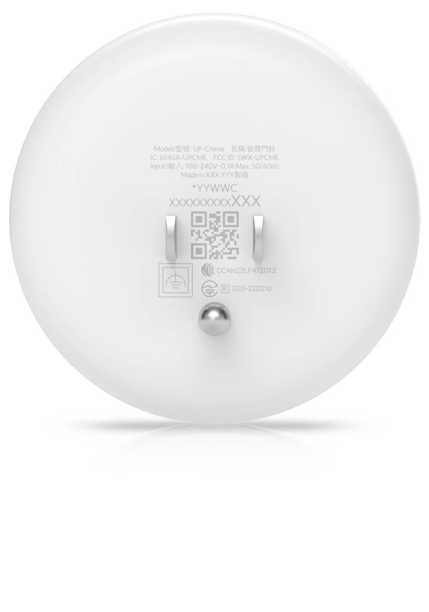Vue arrière d'un appareil blanc sans fil rond avec des broches de prise britannique, un code QR et de petites étiquettes techniques imprimées.