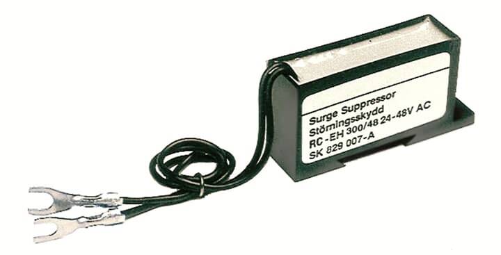 Module suppresseur de surtension étiqueté « RC-EH 300/48 24-48V AC » avec des fils de connexion attachés et des bornes à fourche pour la connexion électrique.