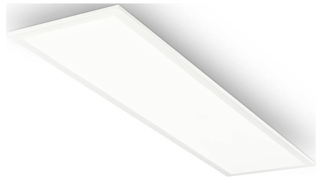 Panneau de lumière de plafond rectangulaire brillant vu sous un angle contre un plafond blanc uni.