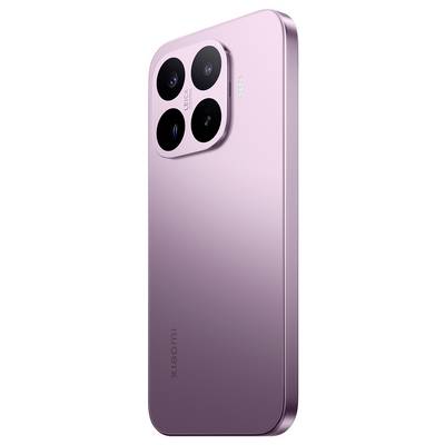 Smartphone Xiaomi rose montré de l'arrière, mettant en évidence le module carré de quatre caméras en haut à gauche et le corps métallique fin.