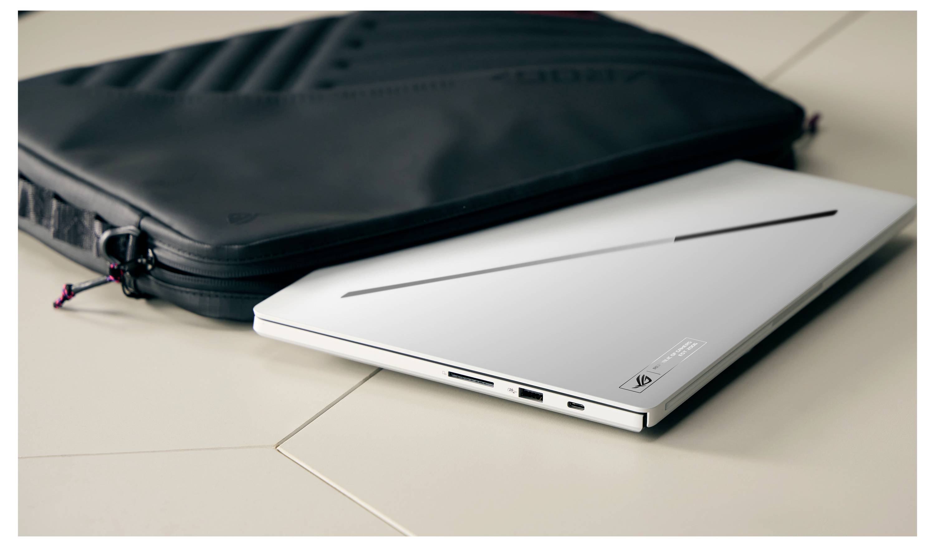 Asus Ordinateur portable de gaming 35.6 cm (14 pouces) 3K 386H 12 GB RAM 2 TB SSD allemand, QWERTZ Intel Graphique Intel-6