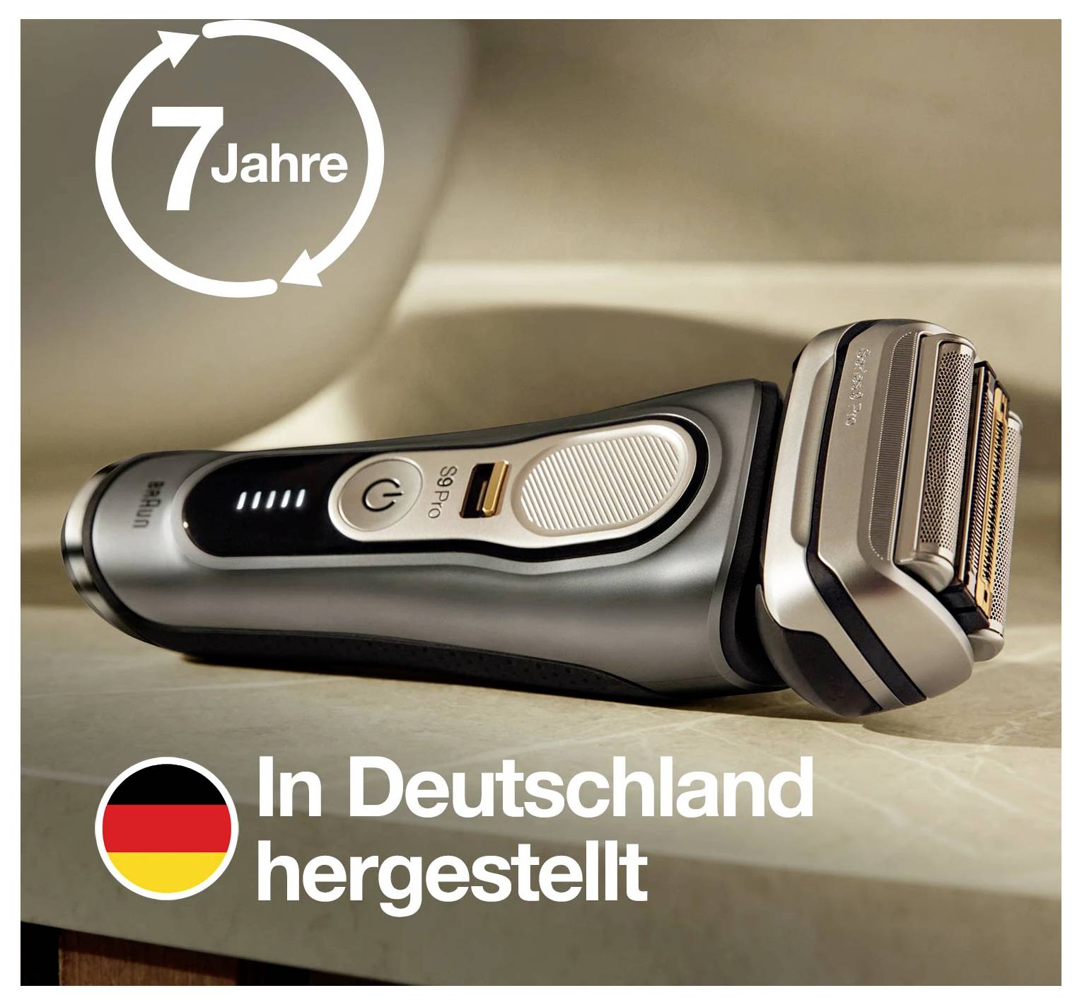 Rasoir électrique avec le texte « 7 Jahre » et « In Deutschland hergestellt », indiquant une garantie de 7 ans et fabriqué en Allemagne.