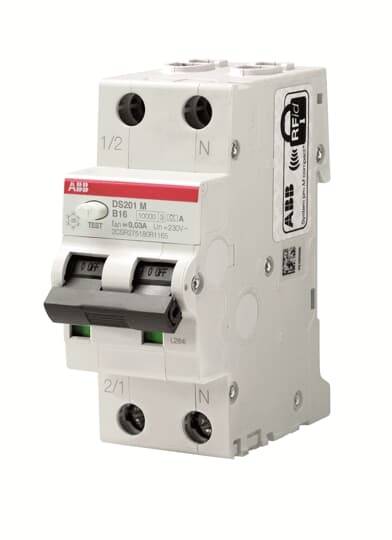 Disjoncteur ABB DS201 blanc avec deux interrupteurs à bascule noirs et étiquette rouge sur fond blanc uni.