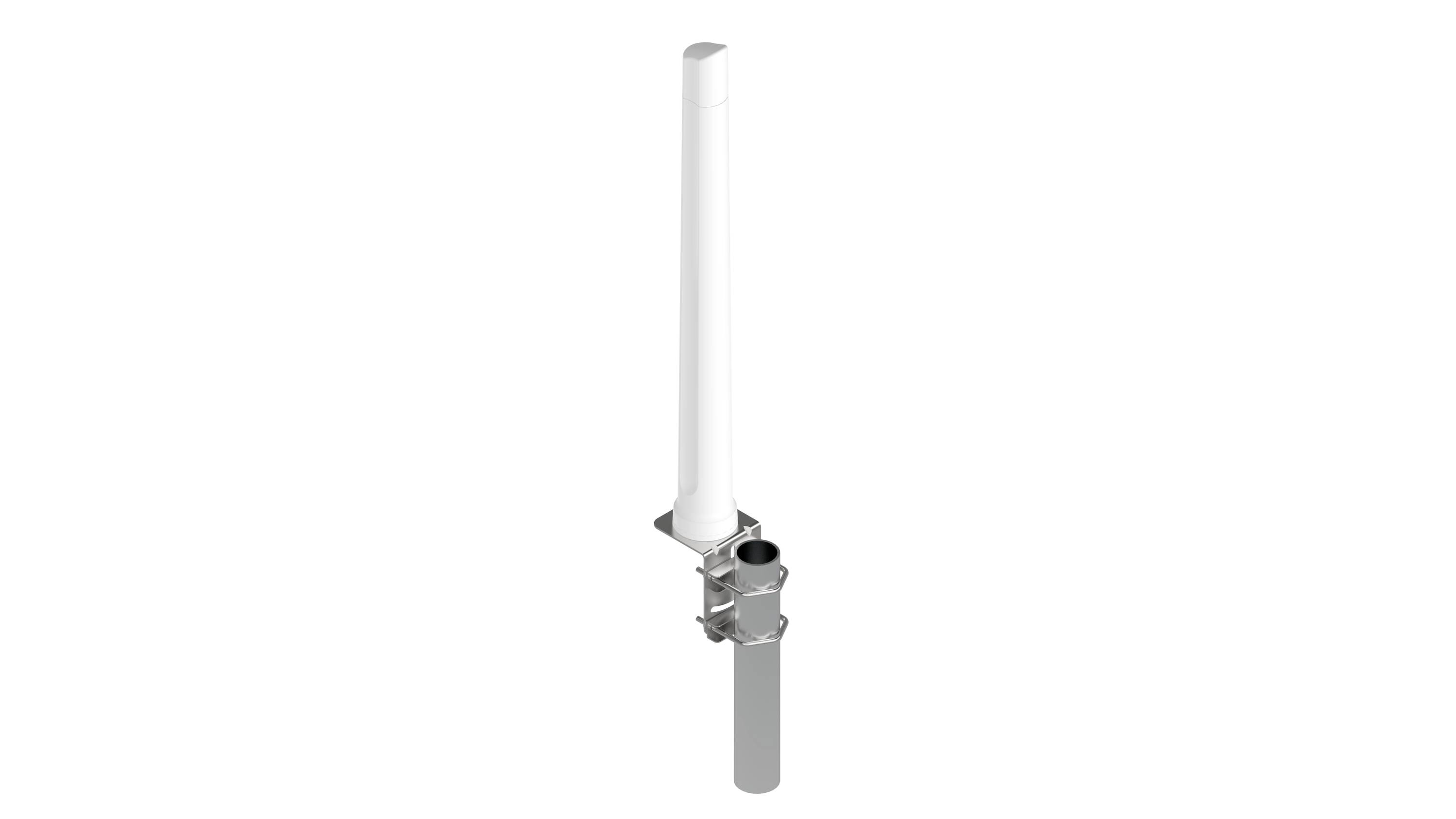 Un tuyau vertical blanc ou une conduite d'aération attaché à un collier métallique gris et un connecteur sur un court tuyau de base gris.