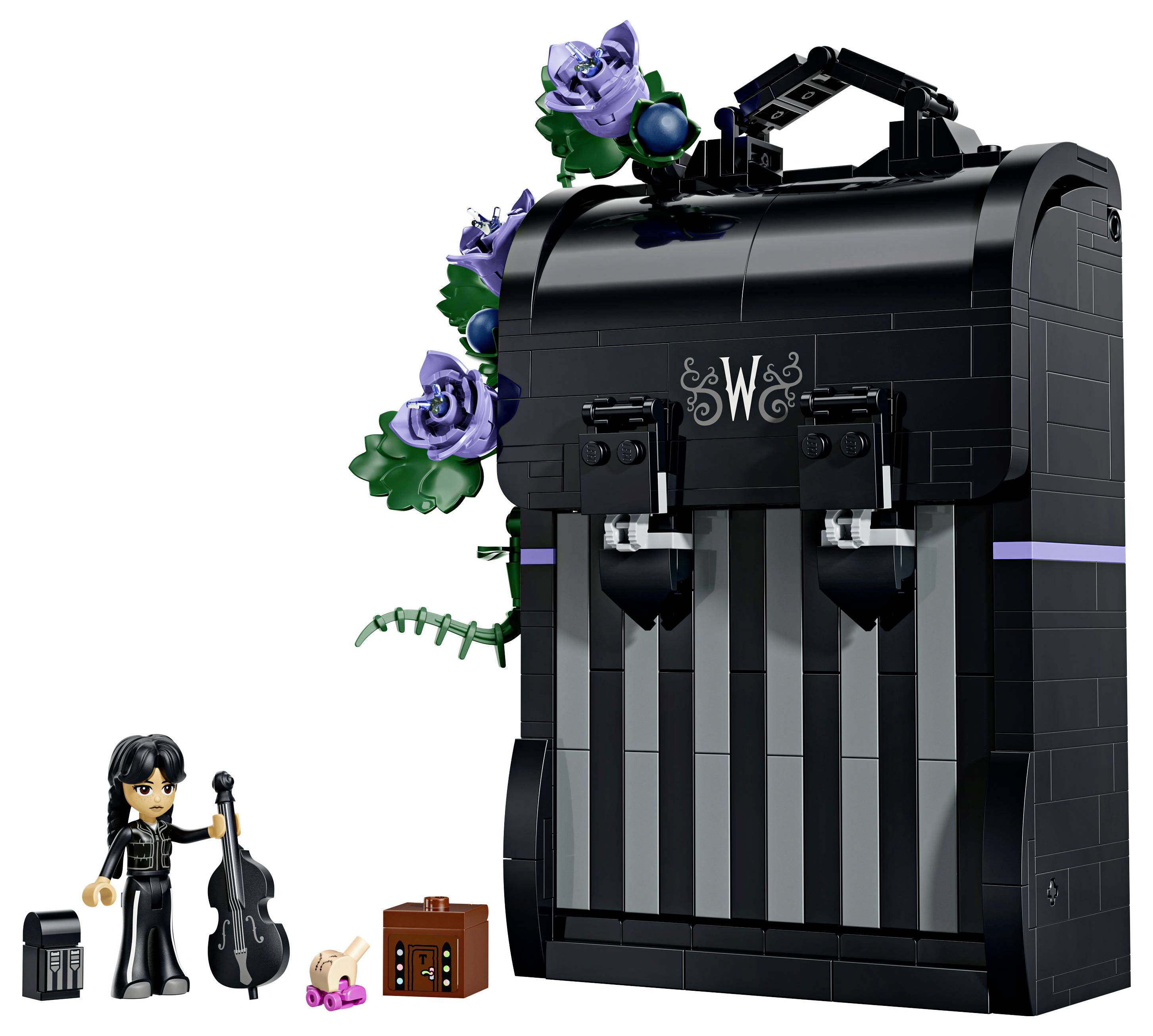 Armoire en forme de cercueil de style LEGO noire avec des fleurs violettes et un monogramme « SW », présentée avec une figurine jouant du violoncelle et de petits accessoires.