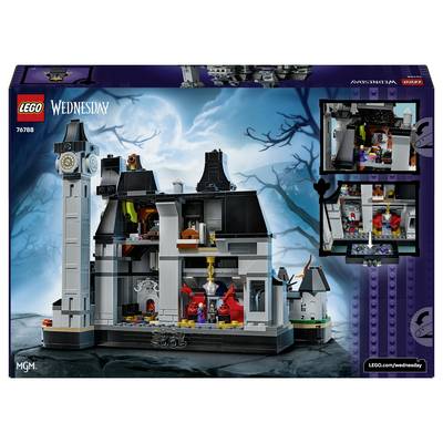 Boîte de jeu LEGO Wednesday montrant un playset de maison hantée effrayante avec une tour d'horloge et des scènes d'intérieur, avec des vues en encadré de pièces et de minifigurines.