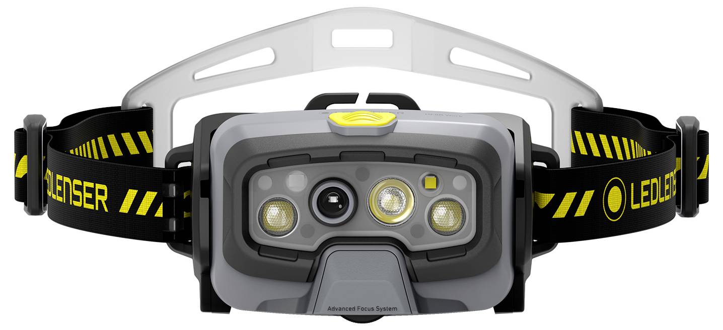 Lampe frontale noire LEDLENSER avec sangle réglable et plusieurs LED frontales, présentée au centre sur un fond blanc.