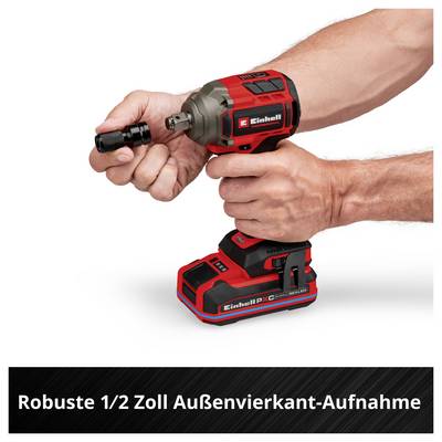 Deux mains tiennent une visseuse à choc rouge sur batterie ; en dessous est écrit « Douille carrée externe robuste de 1/2 pouce ».
