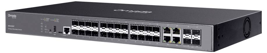 Vue de face d'un commutateur réseau montable en baie avec plusieurs ports Ethernet et voyants d'état sur un châssis noir.