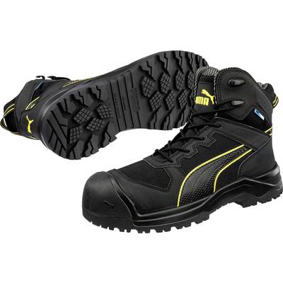 Bottes de travail montantes Black Puma avec accents jaunes, présentées de profil et semelle pour mettre en évidence la bande de roulement robuste et le bout de protection.