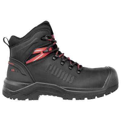 Botte de travail montante Black Puma avec des accents rouges et une semelle crantée épaisse, présentée en vue de profil sur un fond blanc.