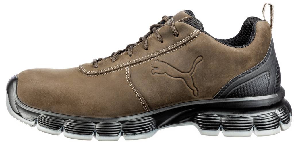 Chaussure de travail Puma marron avec semelle noire et bout renforcé, présentée en vue de profil sur fond blanc.